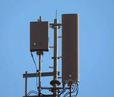 泰晤士河畔的银色守望者——英国街头的华为5G基站